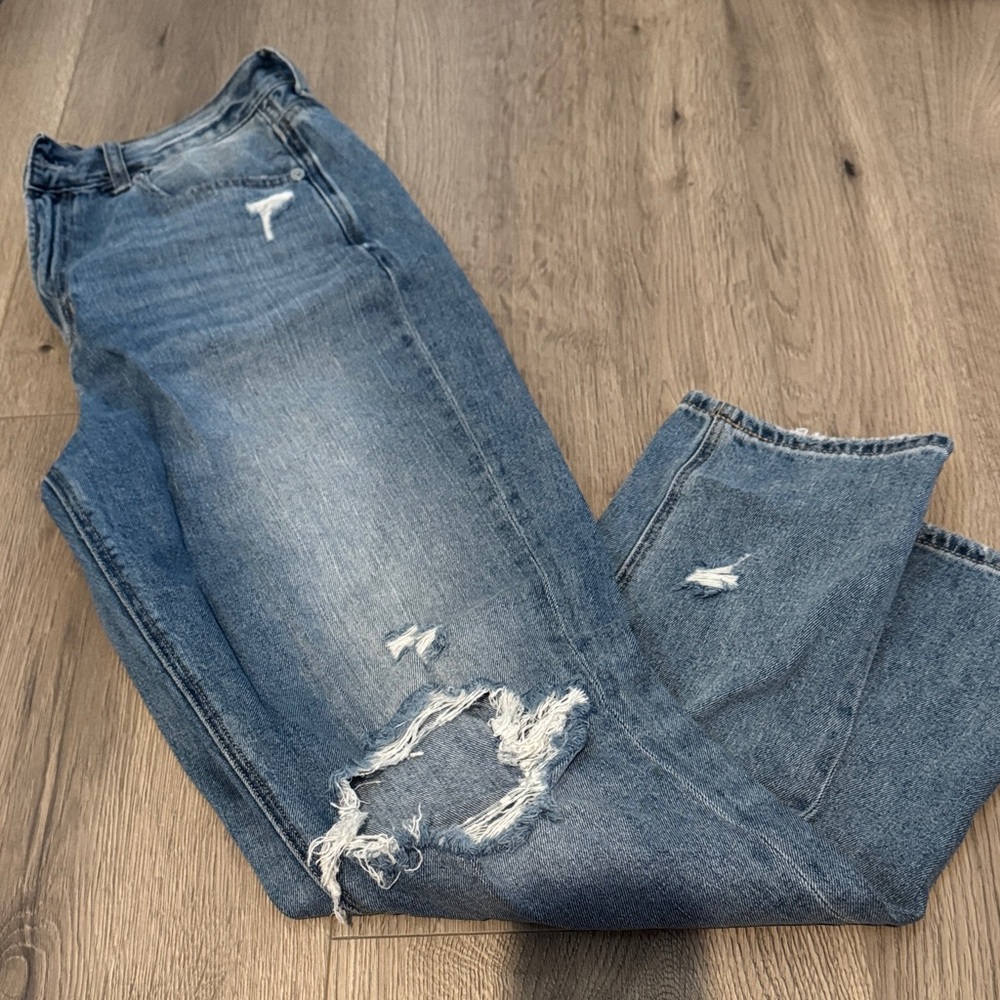 American Eagle ripped Mom Jeans